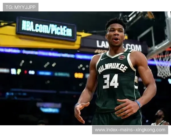 字母哥一条龙强势冲击,雄鹿全场爆发 字母哥一条龙强势冲击,雄鹿全场爆发